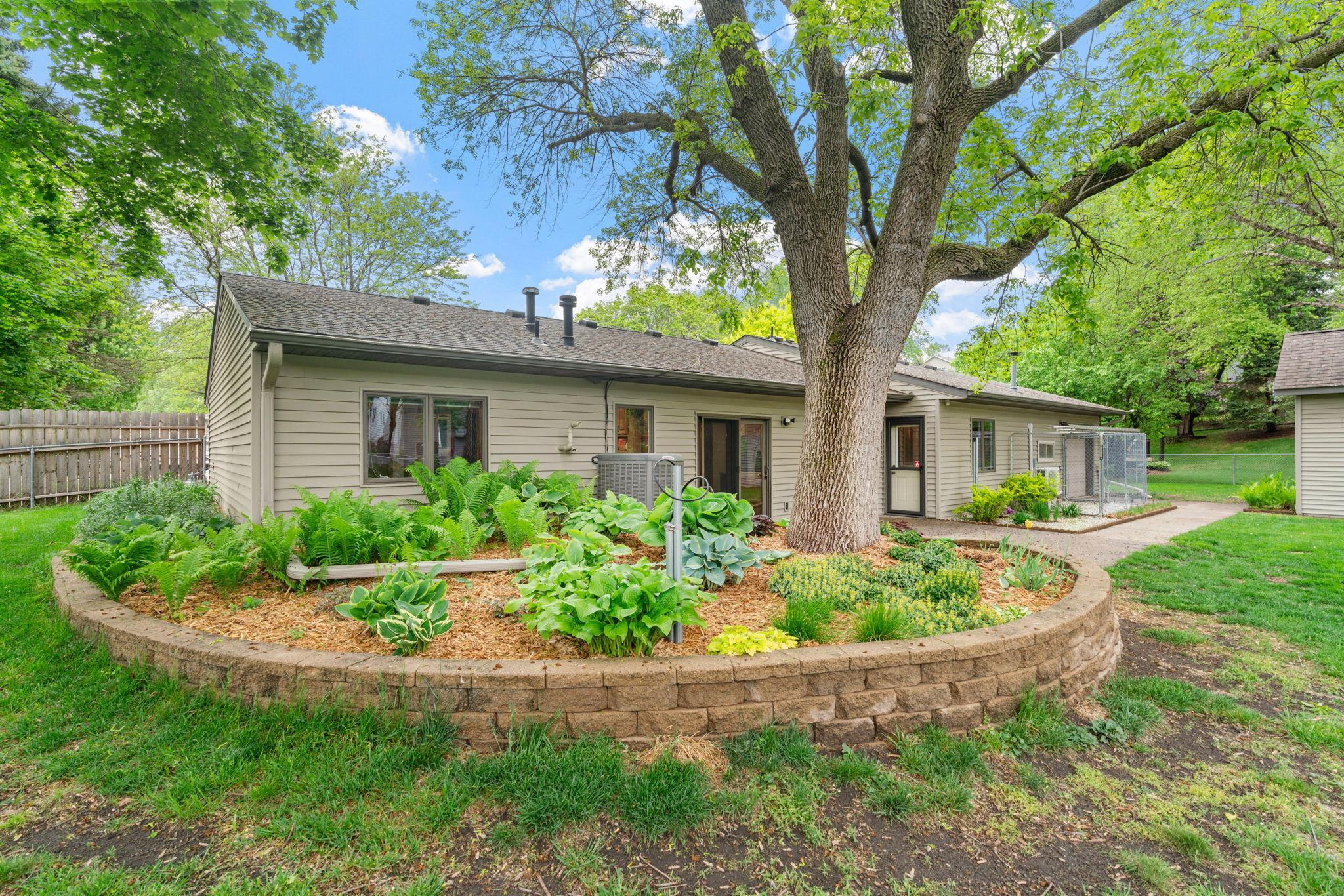 9-web-or-mls-9069 Jeffery Ave S-9.jpg