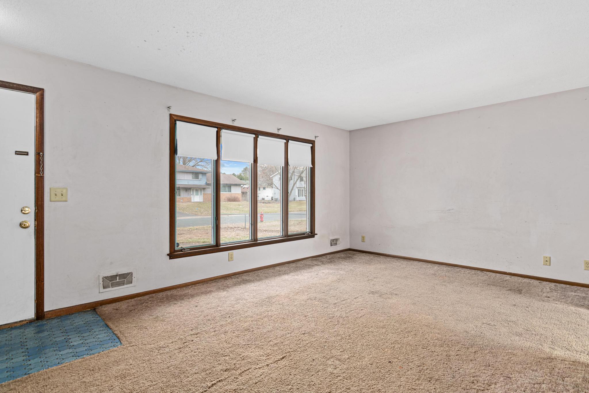 8101 Yates Ave N, Minneapolis-3.jpg