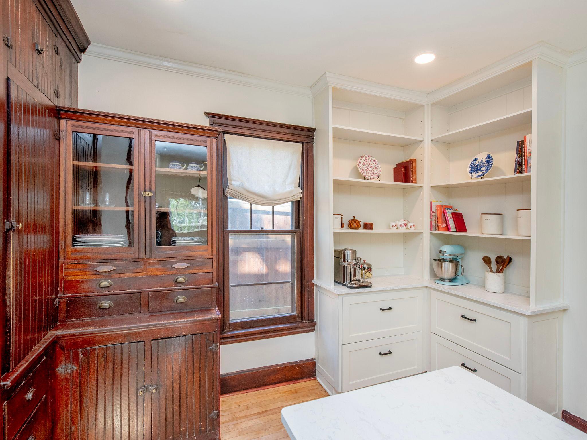 Convenient kitchen storage