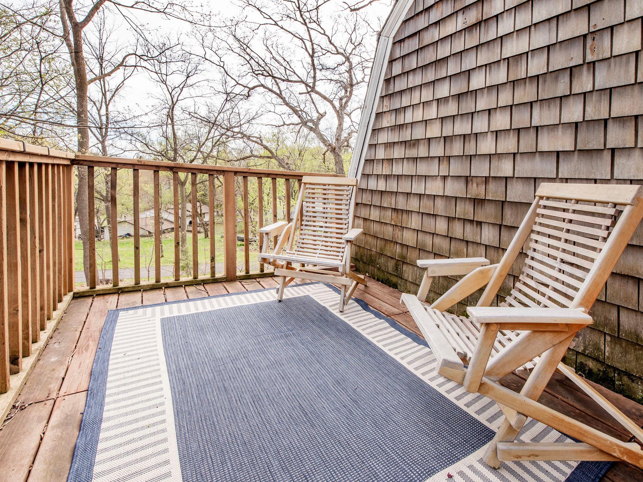 Place to enjoy cocktails or a book