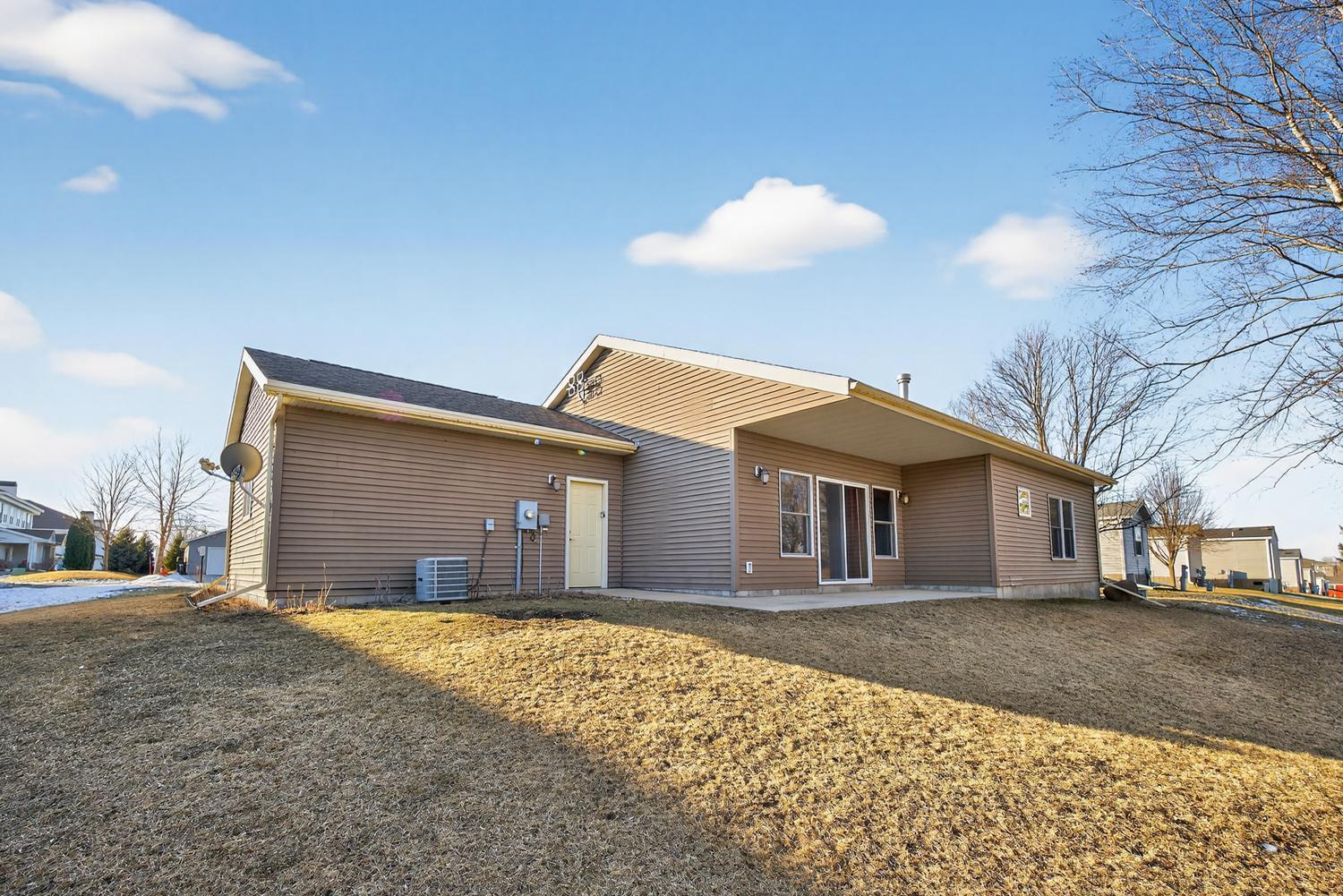 3 bed 2 bath patio home for sale 4320 Daffodil Ave SE Rochester MN 55904