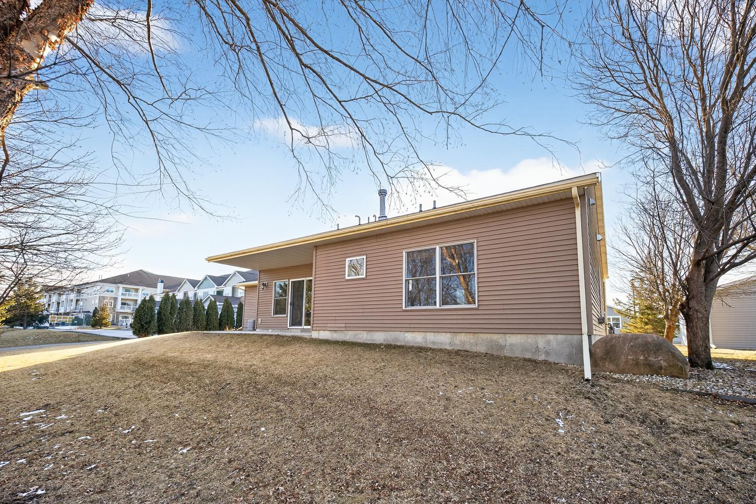 3 bed 2 bath patio home for sale 4320 Daffodil Ave SE Rochester MN 55904