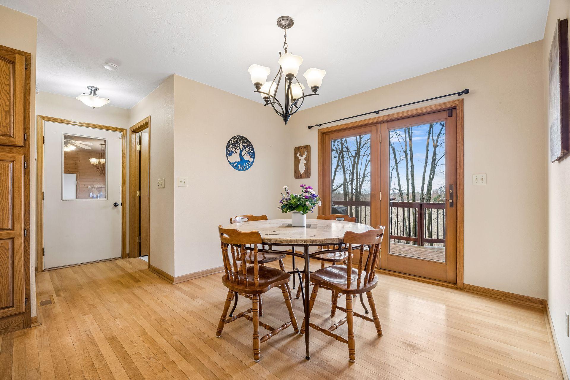 Eat-in kitchen with direct access to the oversized deck.