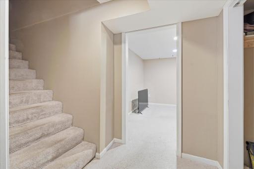 6712 Ewing Avenue N, Brooklyn Center, MN 55429