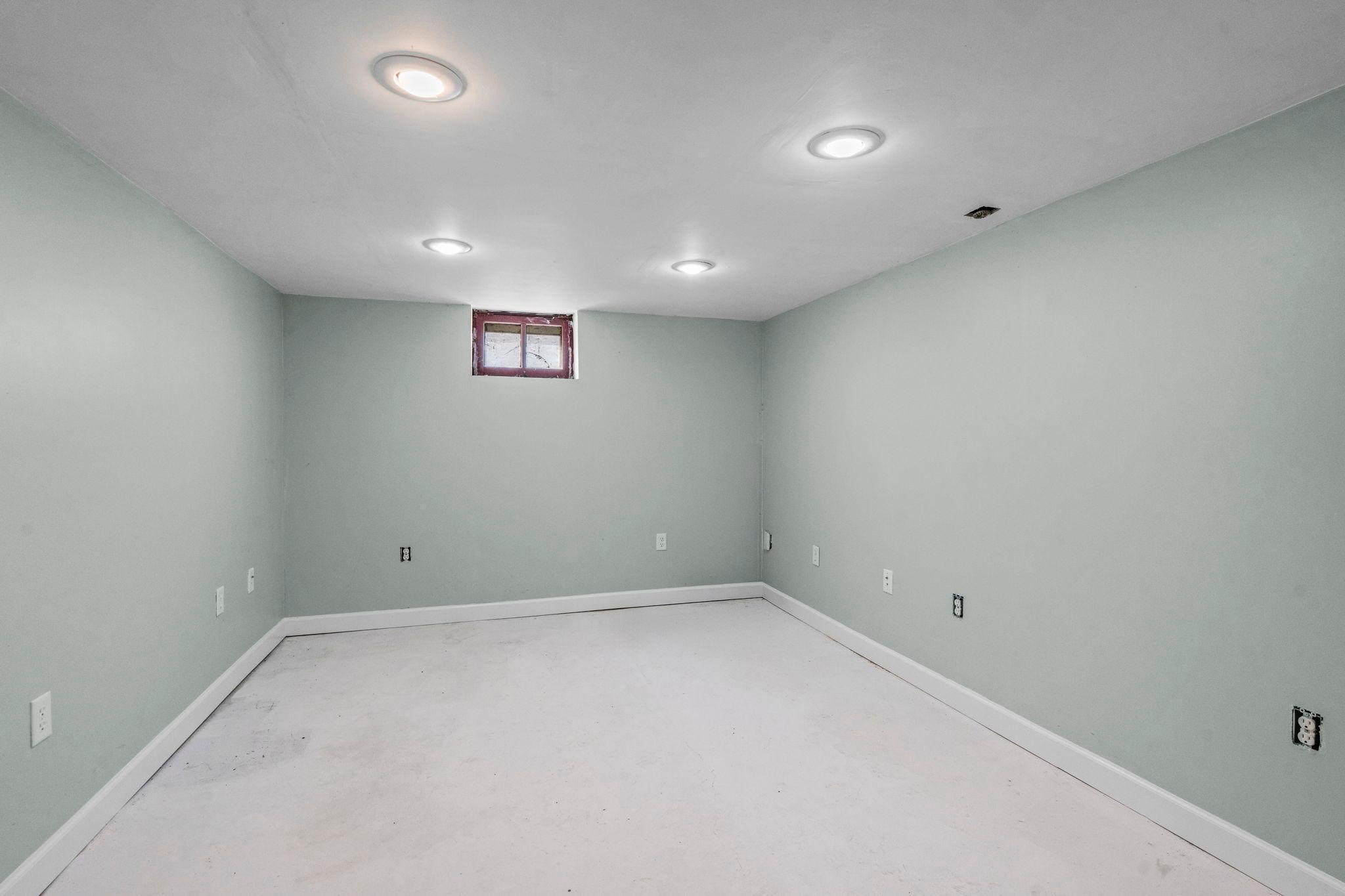 BONUS room in basement - not included in square footage