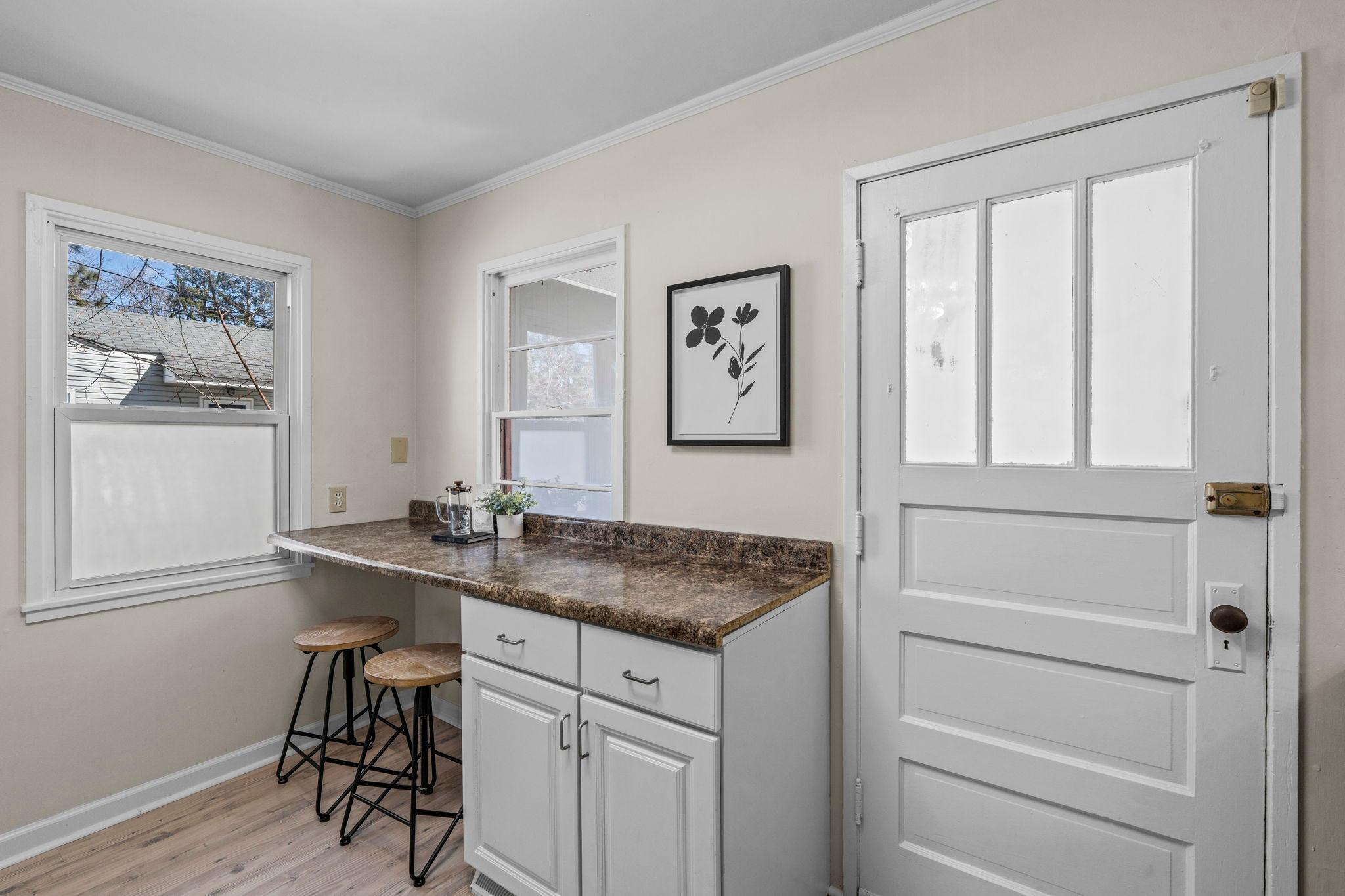 Door out to Sun Room...