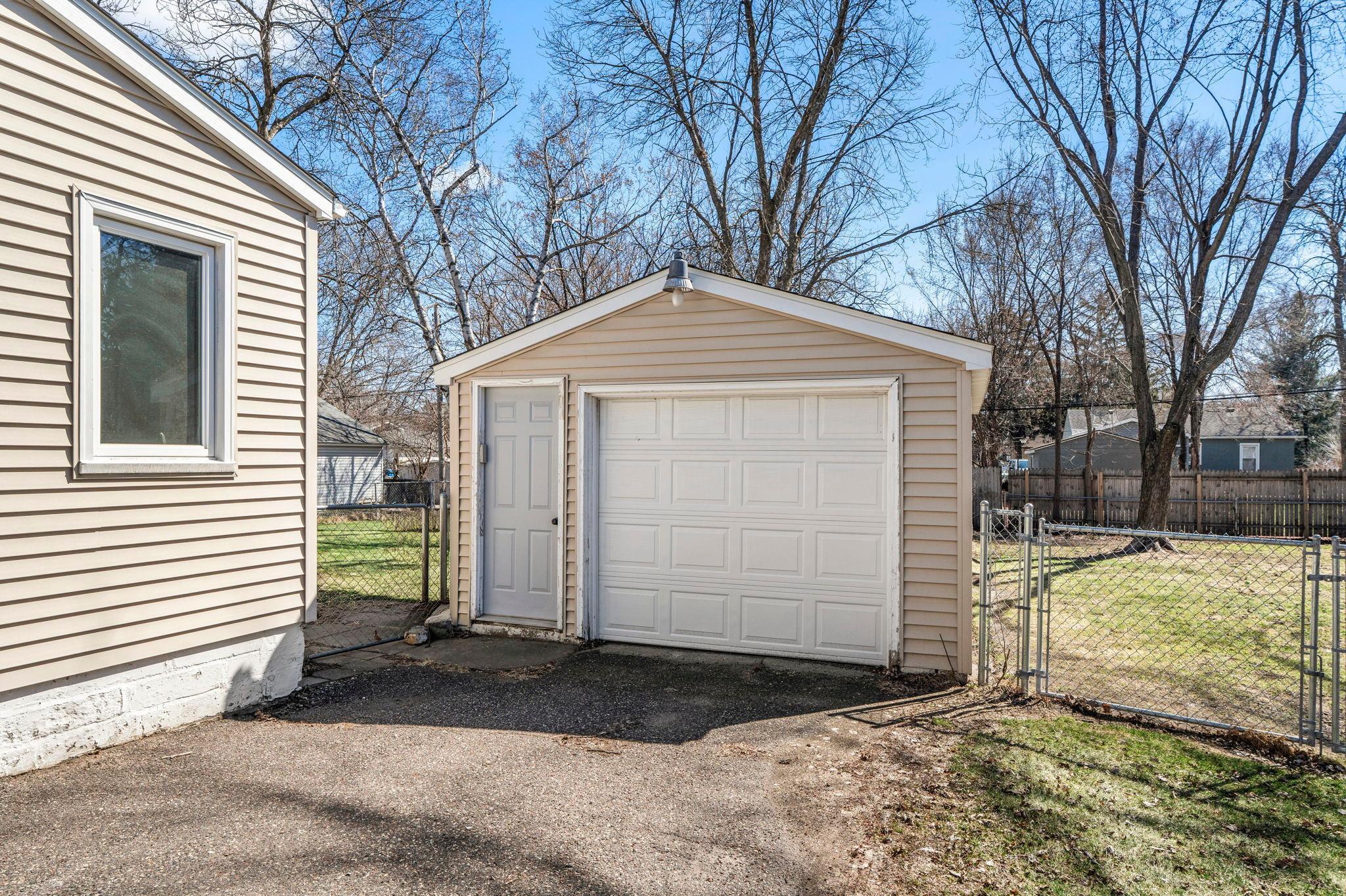 Oversize Single Car Garage
