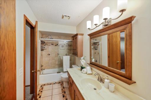 10365 Buckingham Drive, Eden Prairie, MN 55347