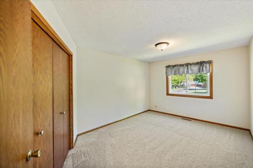 10365 Buckingham Drive, Eden Prairie, MN 55347