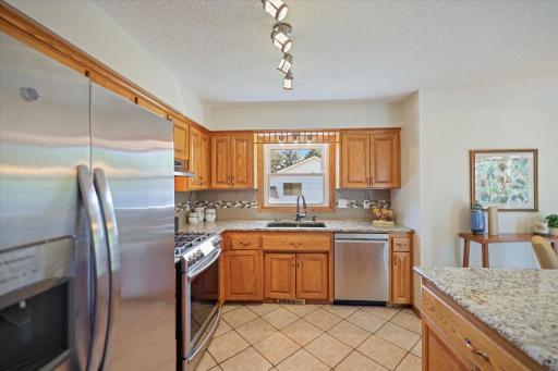 10365 Buckingham Drive, Eden Prairie, MN 55347