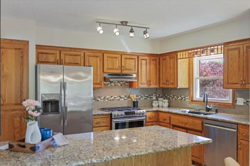 10365 Buckingham Drive, Eden Prairie, MN 55347
