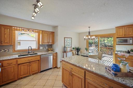10365 Buckingham Drive, Eden Prairie, MN 55347