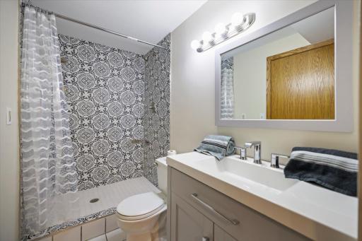 10365 Buckingham Drive, Eden Prairie, MN 55347