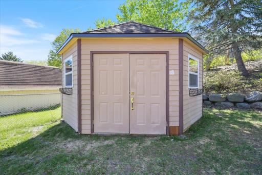 10365 Buckingham Drive, Eden Prairie, MN 55347
