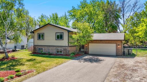 10365 Buckingham Drive, Eden Prairie, MN 55347