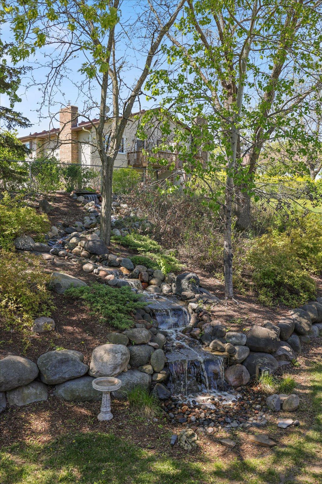 Cascading water feature
