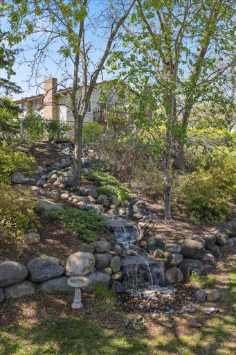 10365 Buckingham Drive, Eden Prairie, MN 55347