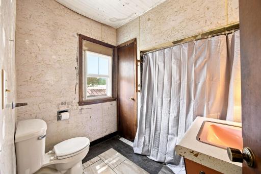 Main floor full bath