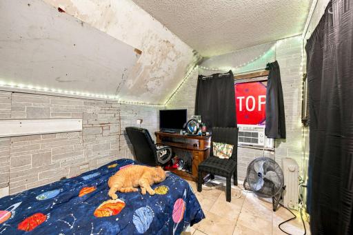 2nd bedroom upstairs