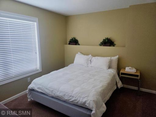 6902 Falmouth Curve, Shakopee, MN 55379