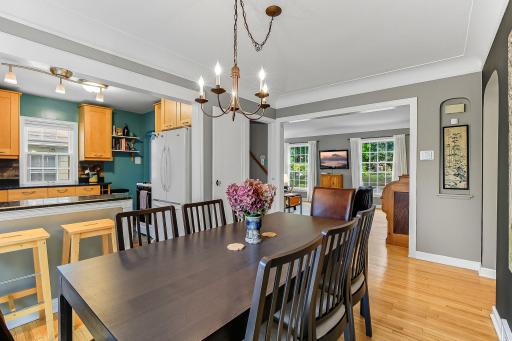 Open floor plan is great for entertaining!