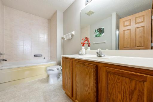 8622 Savanna Oaks Bay, K, Woodbury, MN 55125