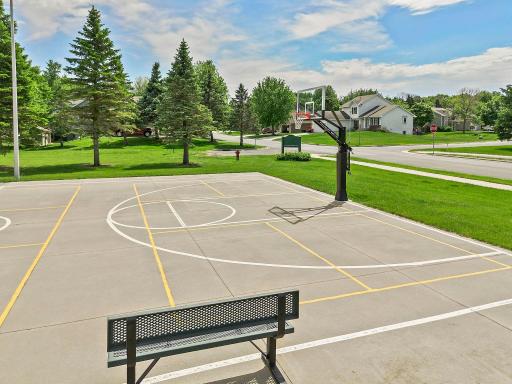 900 Heritage Trail NE, New Prague, MN 56071