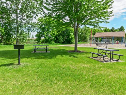900 Heritage Trail NE, New Prague, MN 56071