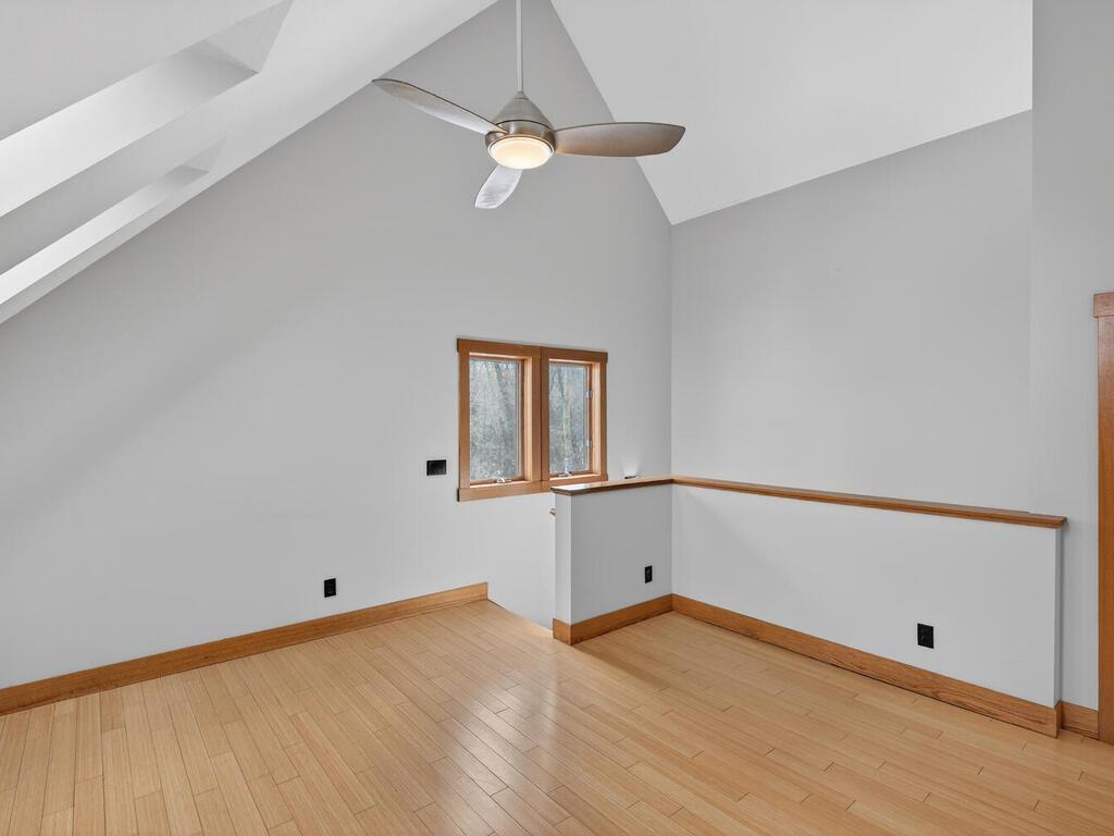 Fresh paint and open airy loft 34290 Lanesboro Ct North Branch MN 55056 USA-059-040-057-MLS_Size.jpg