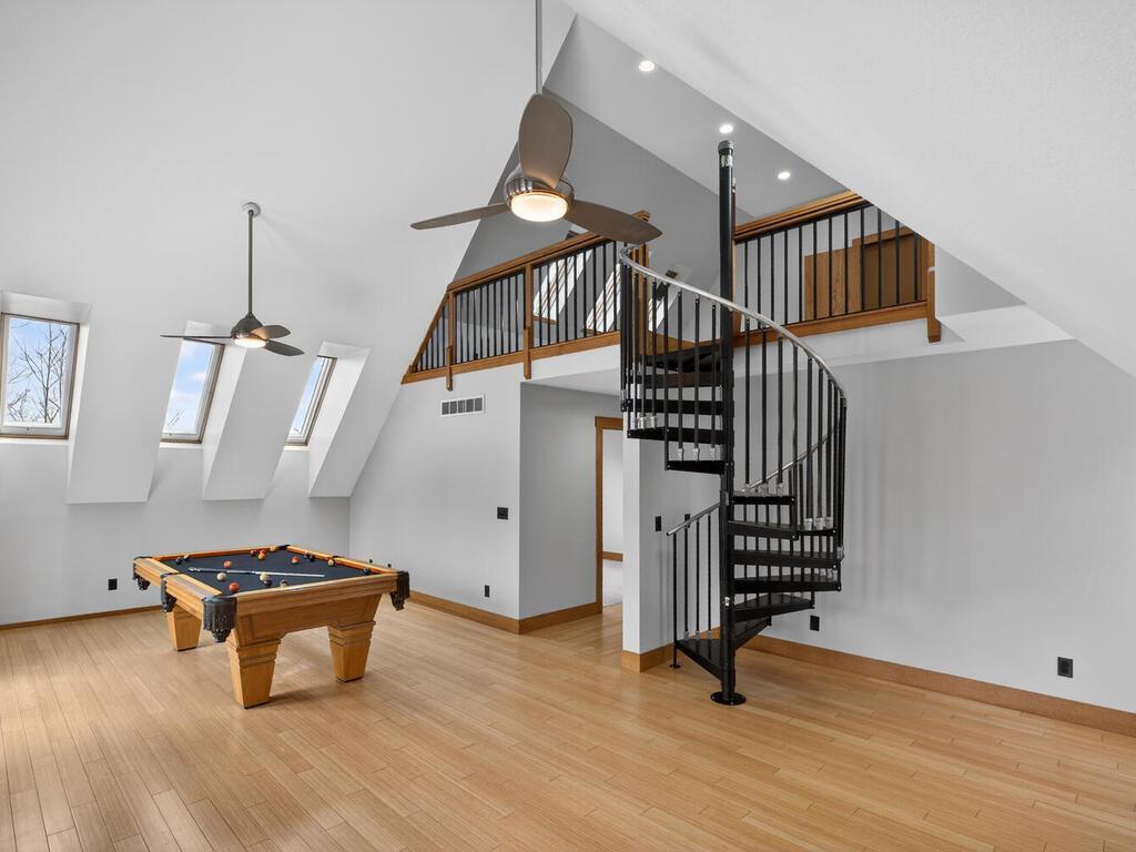 Spacious Interior Height: Enhances natural light flow 34290 Lanesboro Ct North Branch MN 55056 USA-068-057-066-MLS_Size.jpg