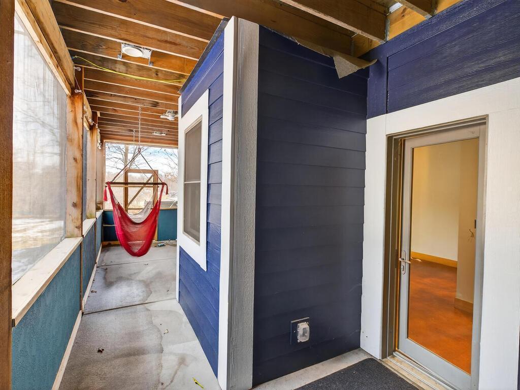 Private screened patio off primary suite 34290 Lanesboro Ct North Branch MN 55056 USA-052-042-050-MLS_Size.jpg