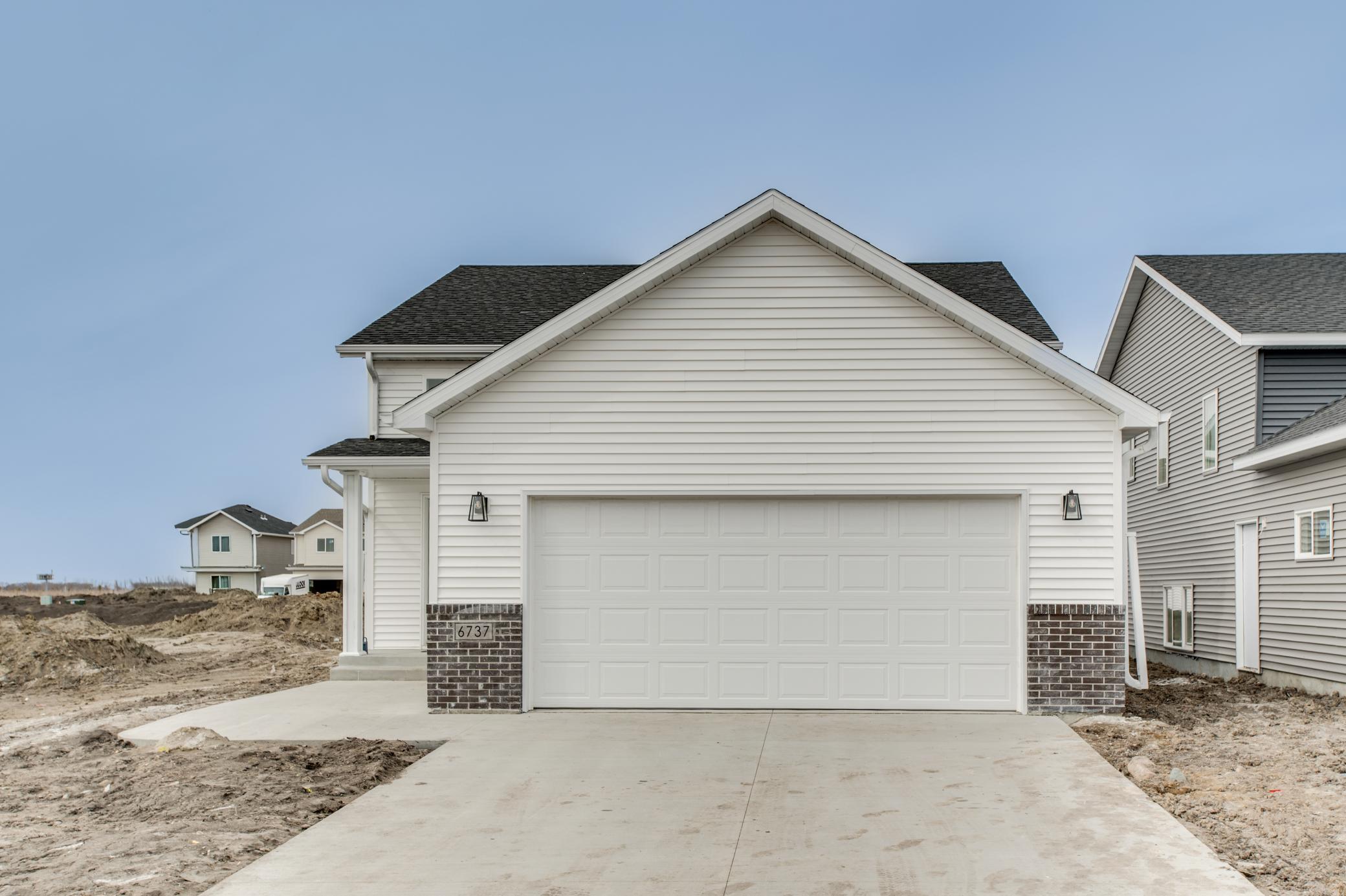 6737 32nd St S Fargo