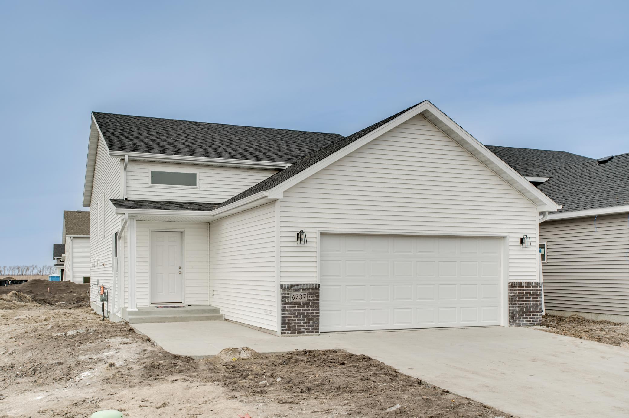 6737 32nd St S Fargo