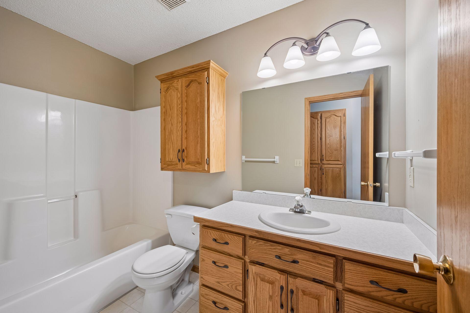 Upper level full bath