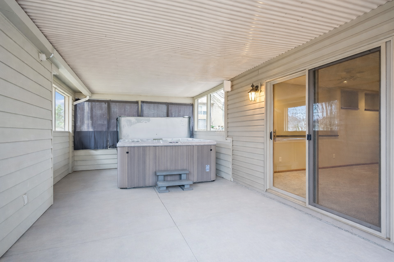 Lower level screened porch