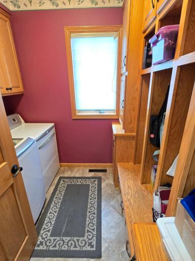 MF laundry has newer washer/dryer plus great mudroom storage!