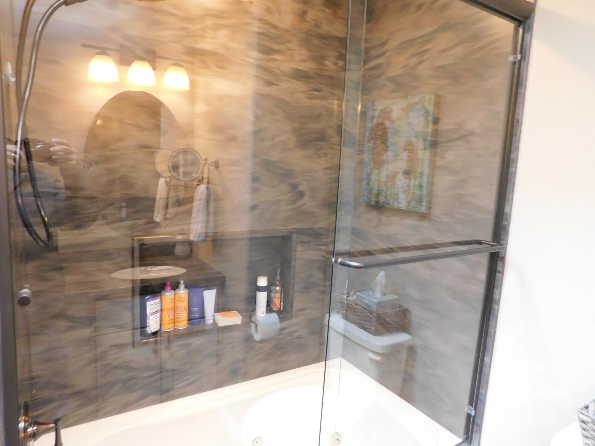 tiles/jetted bath
