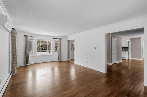 Desirable Open Floor Plan, Wonderful Flow for Entertaining with Open Kitchen and Flex Dining Options.