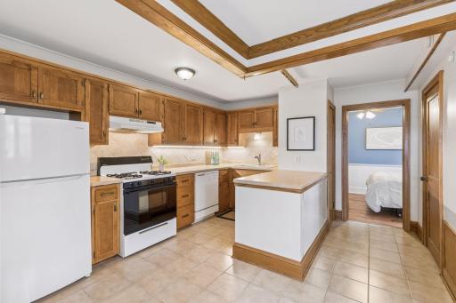 383 Grand Avenue, 9, Saint Paul, MN 55102