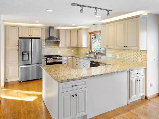 6868 Stonewood Court, Eden Prairie, MN 55346