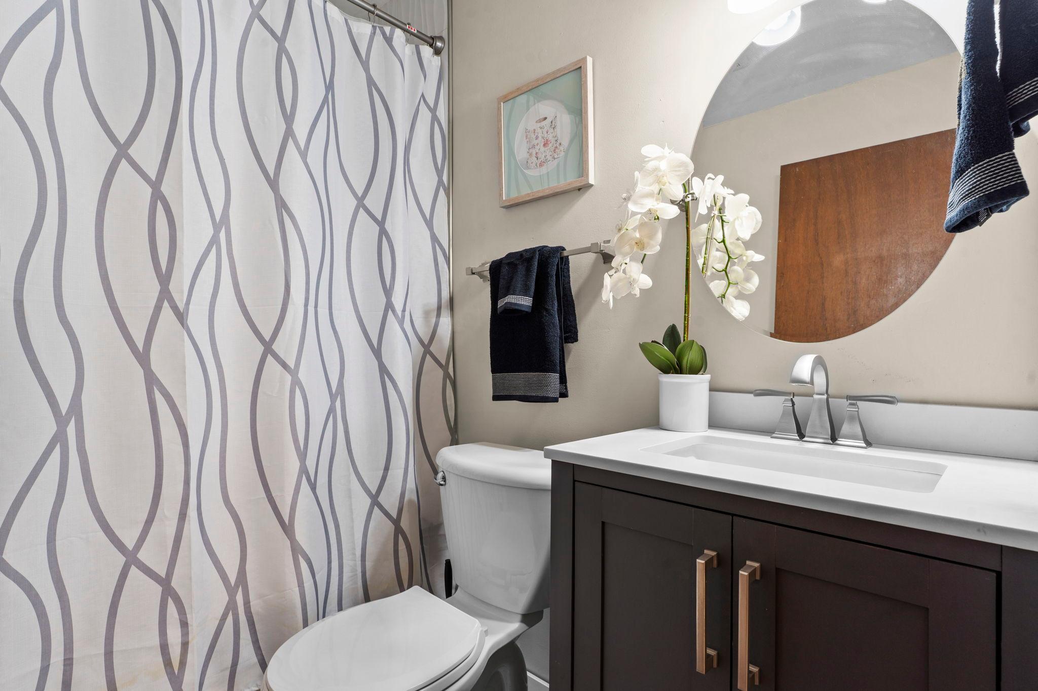 33-web-or-mls-964 Western Ave N-93.jpg