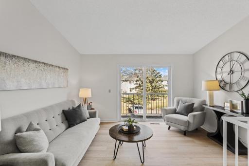 975 Pondview Court, Saint Paul, MN 55127