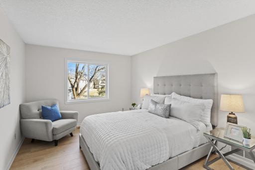975 Pondview Court, Saint Paul, MN 55127