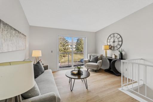 975 Pondview Court, Saint Paul, MN 55127