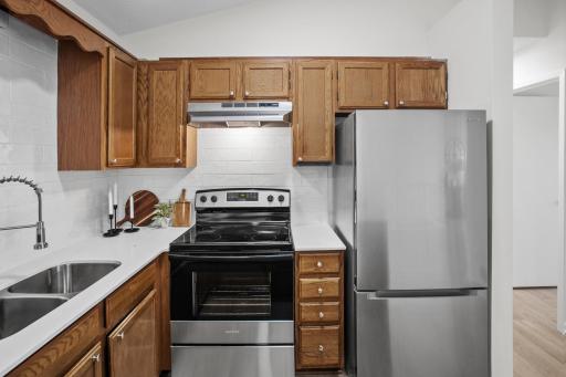 975 Pondview Court, Saint Paul, MN 55127