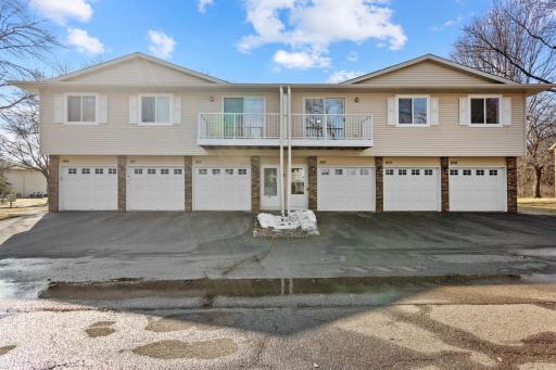 975 Pondview Court, Saint Paul, MN 55127