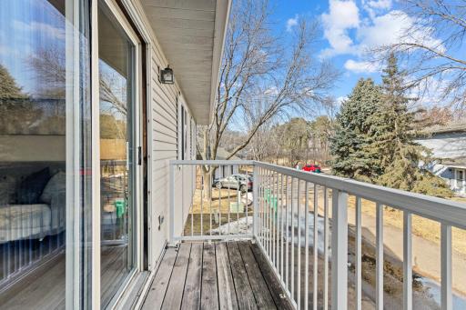 975 Pondview Court, Saint Paul, MN 55127