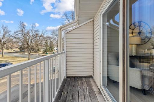 975 Pondview Court, Saint Paul, MN 55127