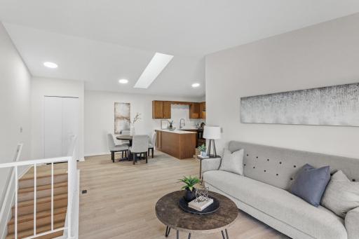 975 Pondview Court, Saint Paul, MN 55127