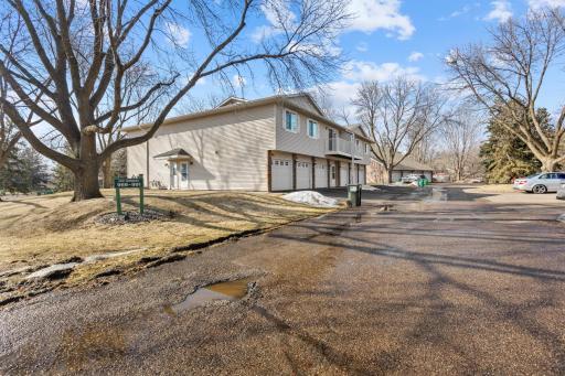 975 Pondview Court, Saint Paul, MN 55127